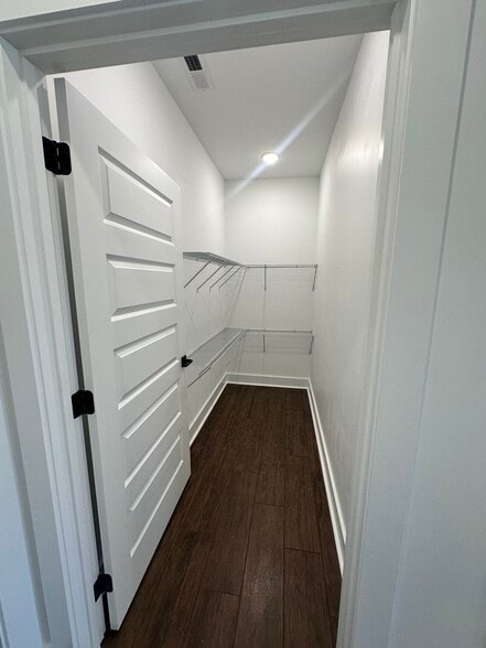 Building Photo - 210 Market St