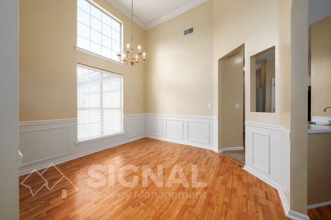 Building Photo - 108 Spring Pl