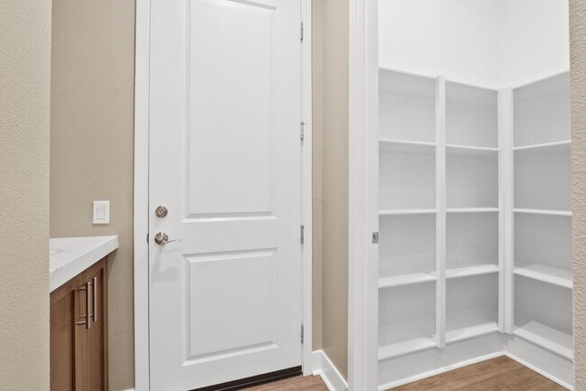 Building Photo - Gated 55 and older 3 bedroom 2 bathroom Ovation at Flora Park