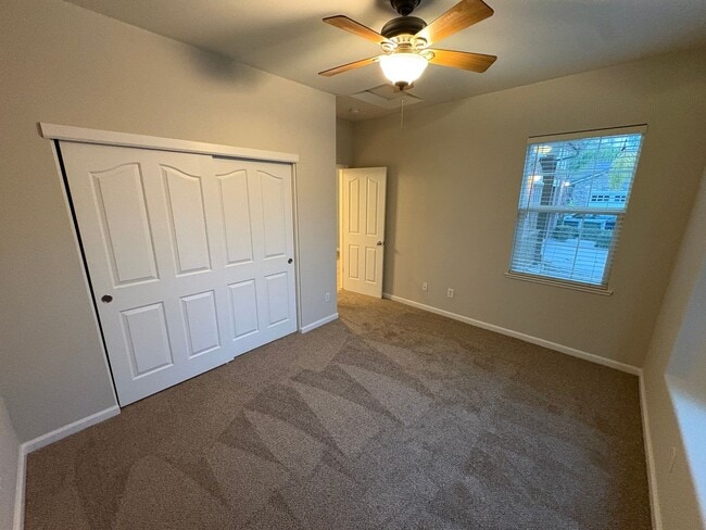 Building Photo - Gorgeous 5 Bedroom, 3.5 Bath Mountain House Home