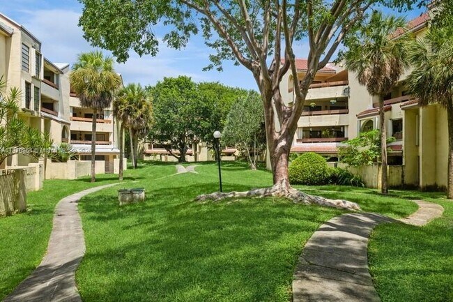 Building Photo - 8860 SW 123rd Ct