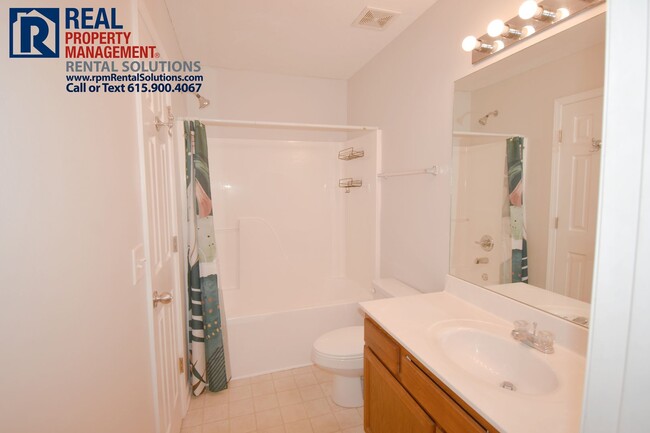 Building Photo - Wonderful 2BR/2.5BA townhome less than 1 m...