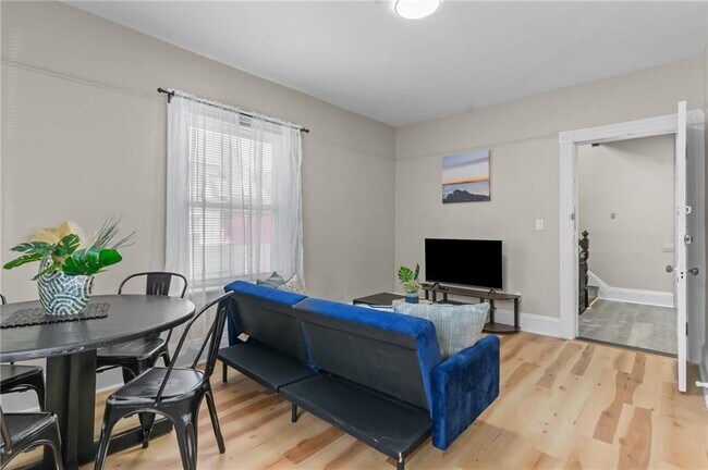 Building Photo - 1413 Broad St