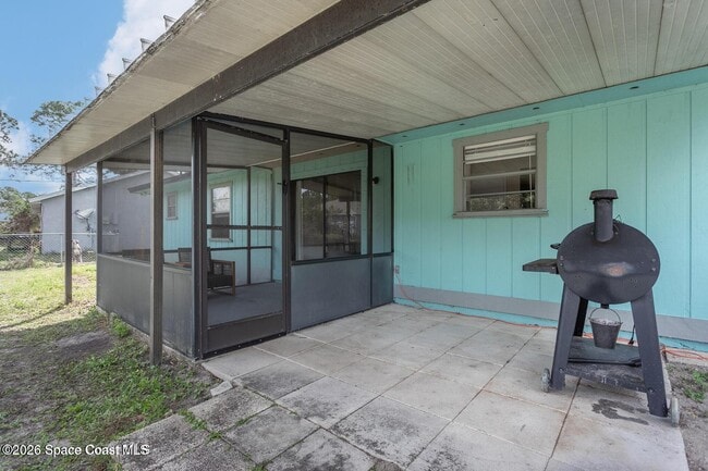 Building Photo - 1263 San Matio St