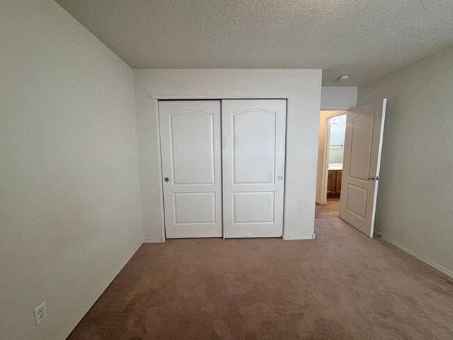 Building Photo - 3 bed 2 bath home in Los Lunas  MOVE IN SPECIAL!
