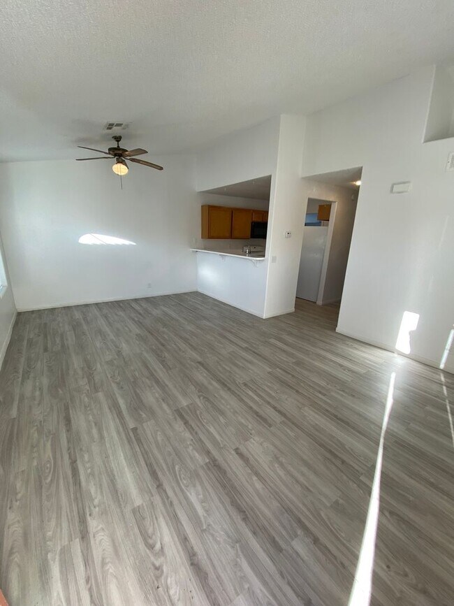 Building Photo - Americana Property Mgmt - Condo 2b - 2b in...
