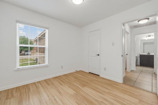 Building Photo - 1437 Treeta Trail
