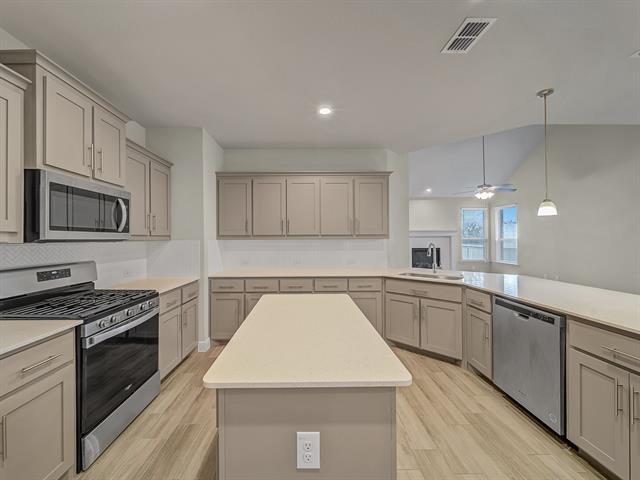 Building Photo - 2305 Coyote Way