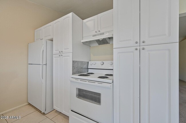 Building Photo - 2906 E Impala Ave
