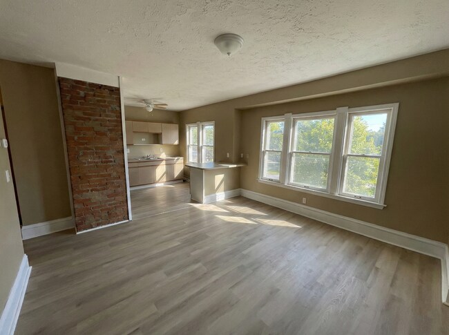 Building Photo - 4804 E 84th St