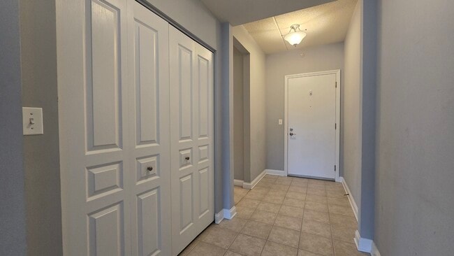 Building Photo - 101 Pointe Dr