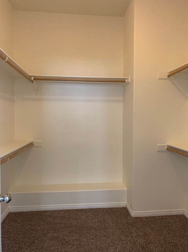 Building Photo - AVAILABLE NOW $200 off First Month Rent