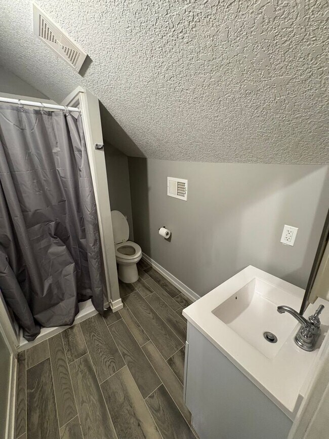 Building Photo - 816 Congress St