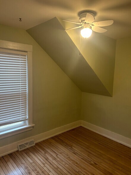 Building Photo - 517 S Stuart Rd