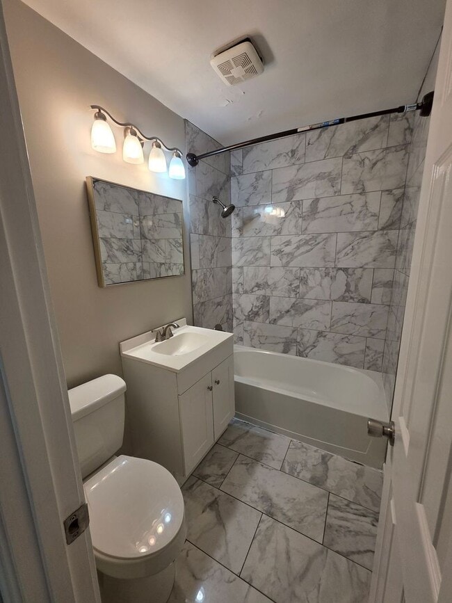 Building Photo - Charming 3-Bedroom Retreat with Spacious Backyard!
