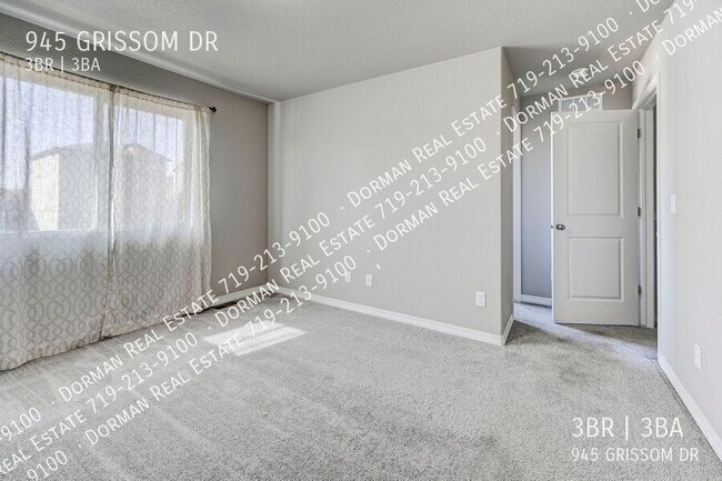 Building Photo - 945 Grissom Dr.