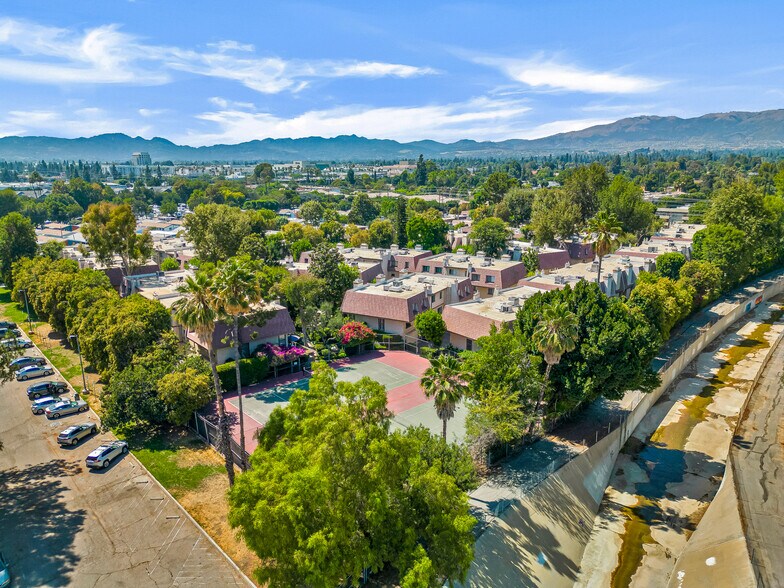 Neighborhood View - 9000 Vanalden Ave