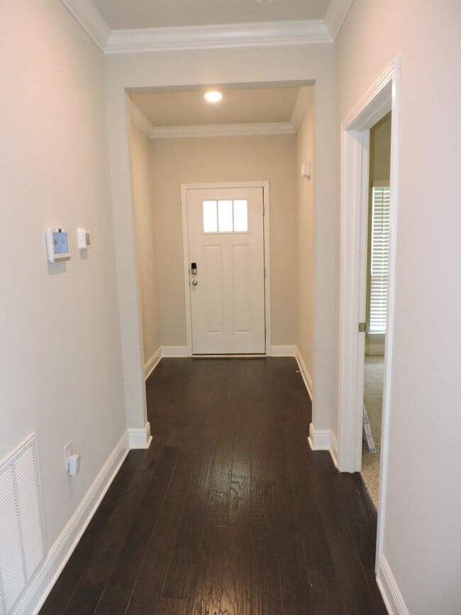 Building Photo - Beautiful home in gated community!