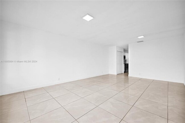 Building Photo - 3 bedroom in Miami Gardens FL 33055