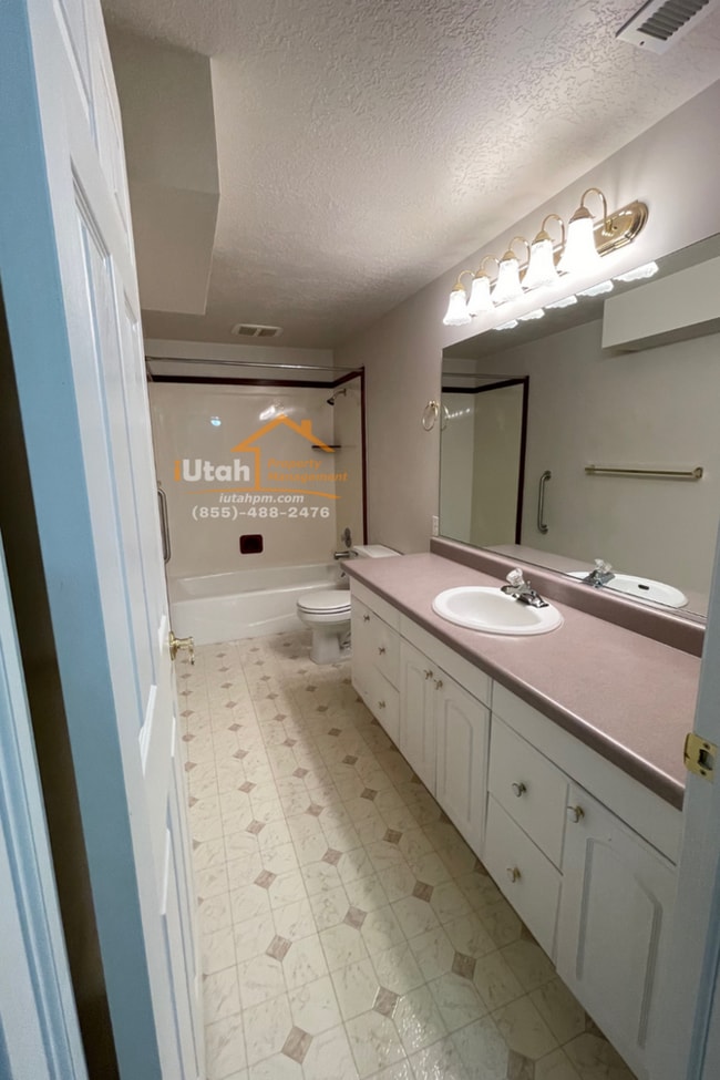 Building Photo - East Layton 6 Bdrm 3 Bth 2 car garage home.