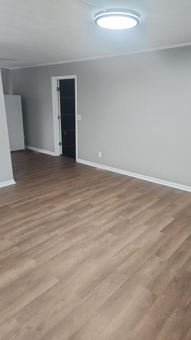 Building Photo - 1208 Venetian Cir