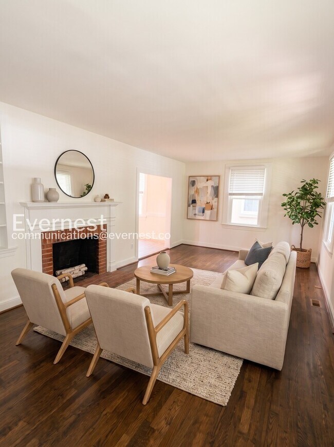 Building Photo - 4 Bed, 3 Bath Home with Fenced Yard / Pet-Friendly / Available Now!