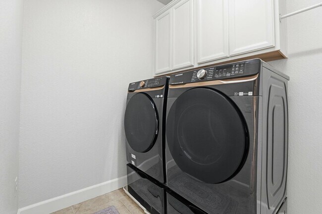 Building Photo - 1818 Tarragon Dr