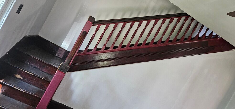 Building Photo - 129 N Bergan Ave