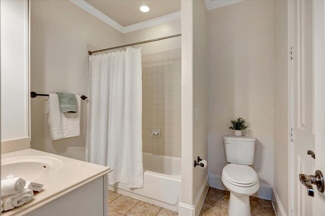 Building Photo - 7134 Mapleridge St