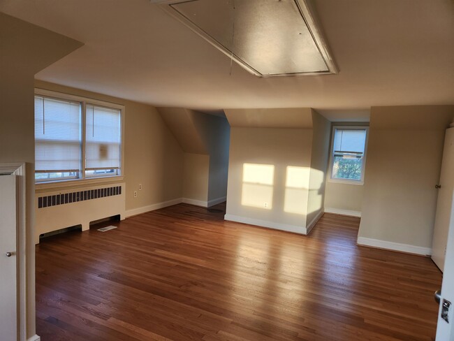Building Photo - 9577 Shenandoah Dr