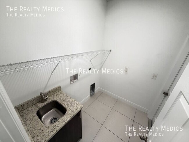 Building Photo - 2481 San Filippo Dr SE