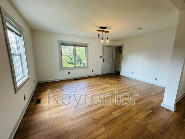 Building Photo - 800 Gertrude Ave