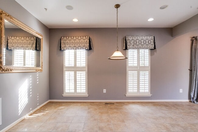 Building Photo - 1730 Bluffs Island Ct