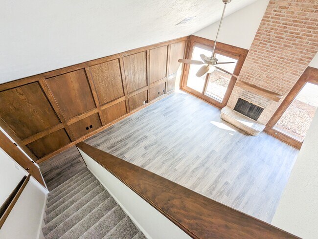 Building Photo - 2706 Oakmont Ln