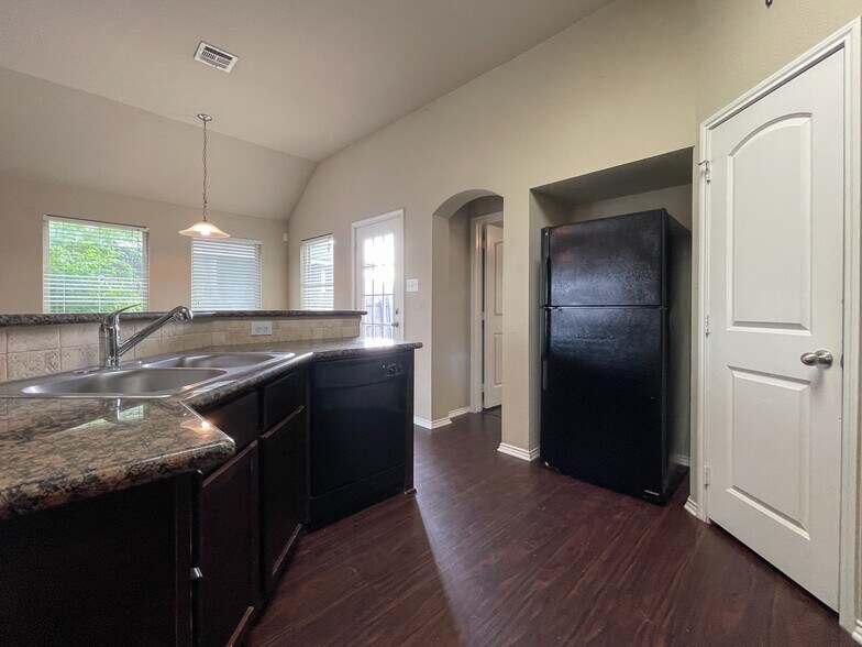 Building Photo - 10304 Walley Way