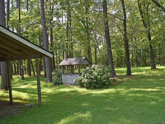 Building Photo - Great home in quiet setting