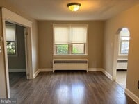 Building Photo - 1017 N York Rd