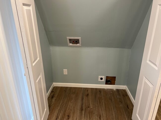 Building Photo - 12 Swiss Dr