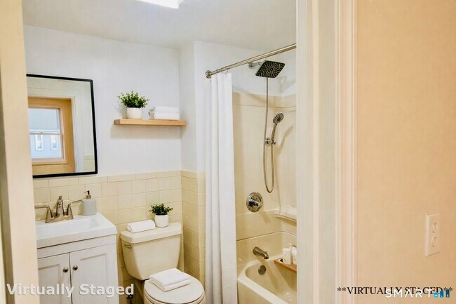 Building Photo - 470 Wood Ave