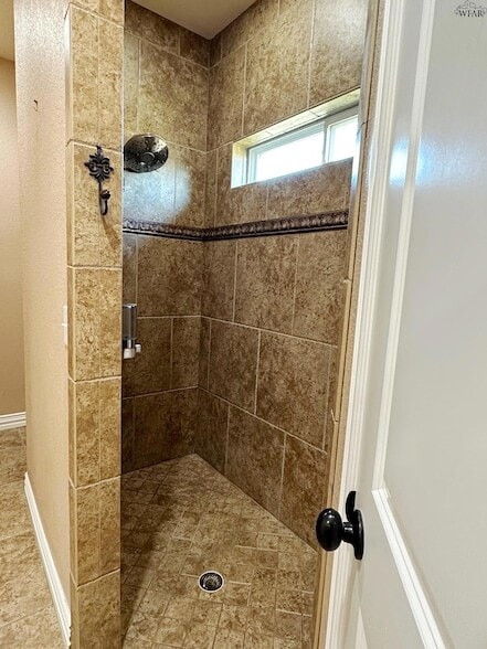 Building Photo - 6018 Oakmont Dr