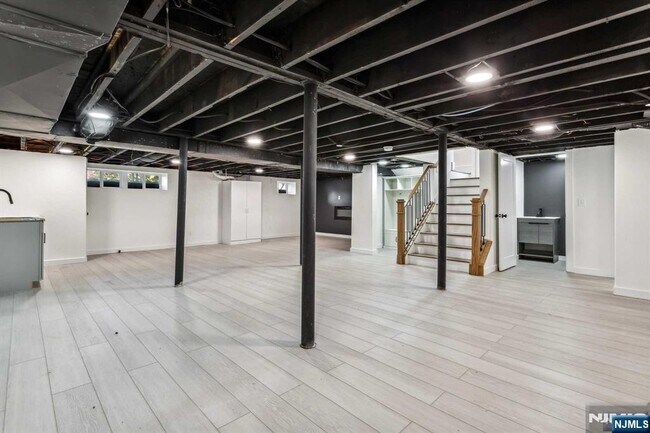 Building Photo - 648 East St