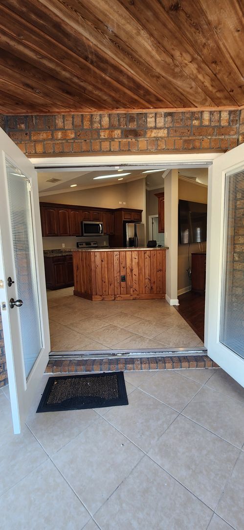 Building Photo - Beautiful 3BR/2BA Home with Oversized Garage on 1 Acre in a Peaceful Country Setting