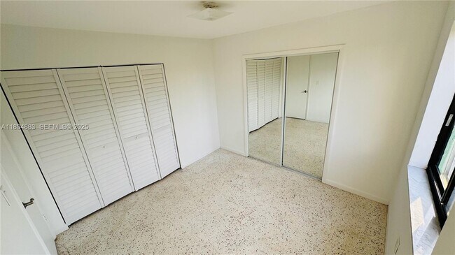 Building Photo - 1530 SW 2nd St