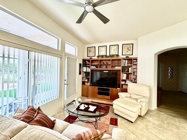 Building Photo - 38517 Fallbrook Ave