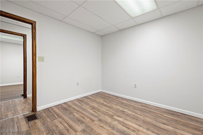 Building Photo - 1063 W 21st St
