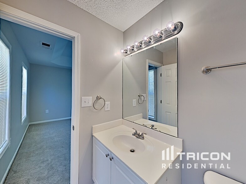 Building Photo - 7511 Rolling Meadows Ln