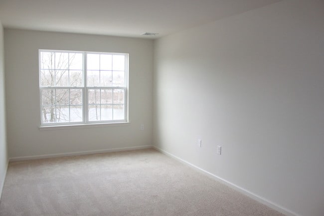 Building Photo - 502 Waterview Ct