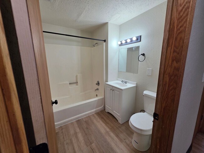 Building Photo - 2096 Imperial Ln