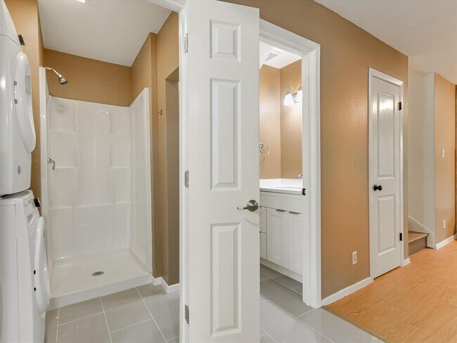 Building Photo - 1704 Waterloo Tr