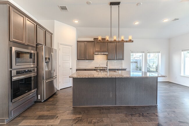 Building Photo - 3439 Cres Vista Dr